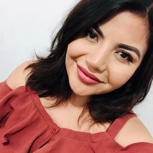 Meet your Posher, Mayra